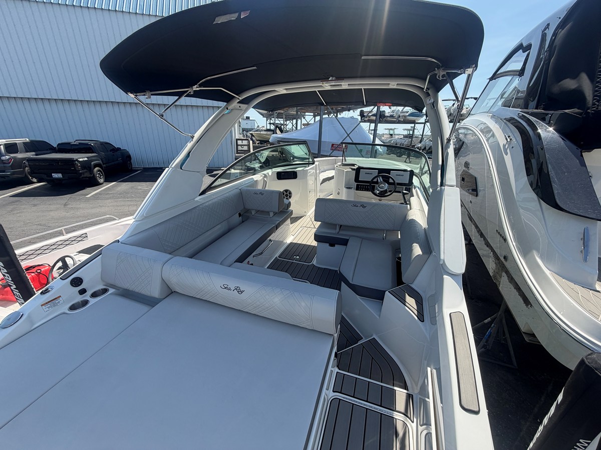 Sea Ray 250 SDX OB — 2026 Sea Ray 250 SDX OB — photo 3