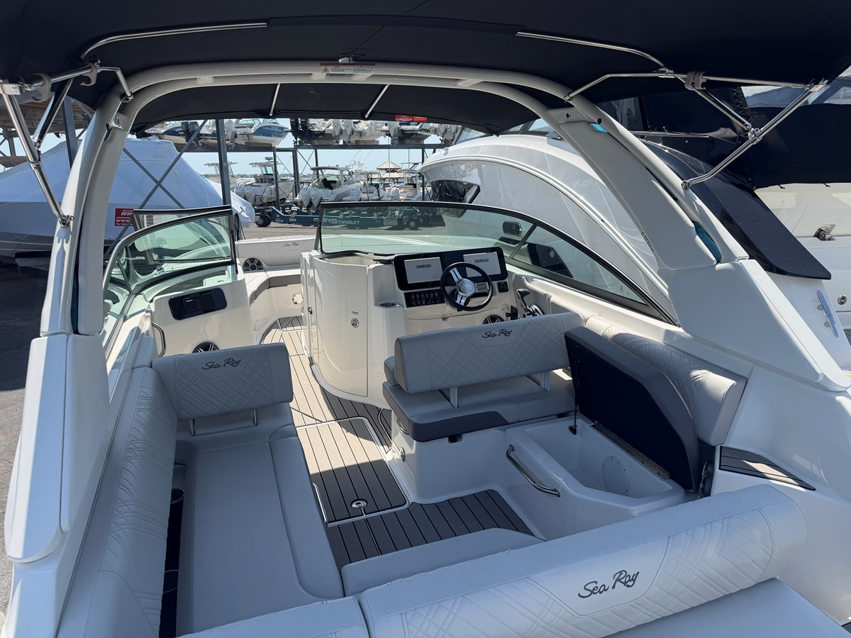 Sea Ray 250 SDX OB — 2026 Sea Ray 250 SDX OB — photo 4