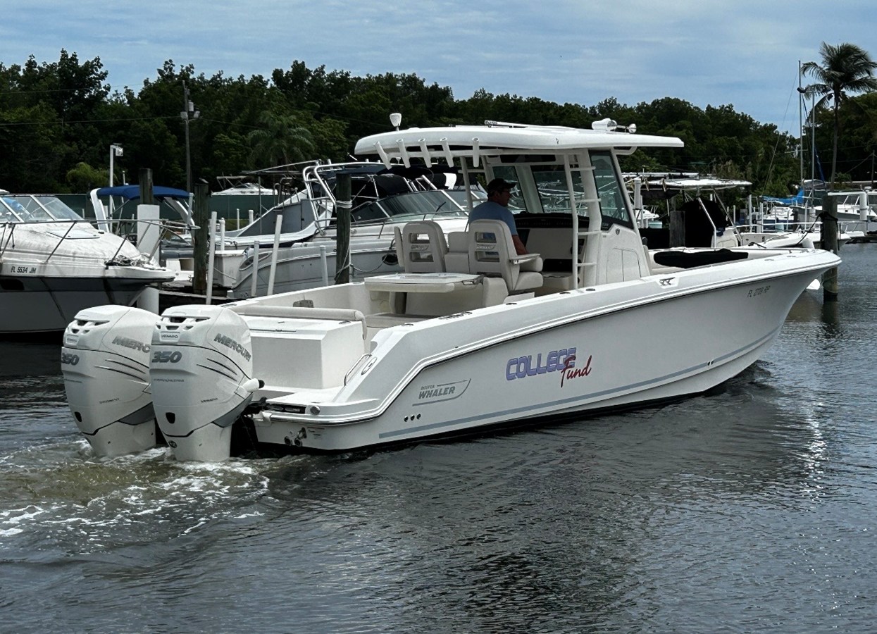 Boston Whaler 330 OUTRAGE — 2018 Boston Whaler 330 Outrage — photo 3