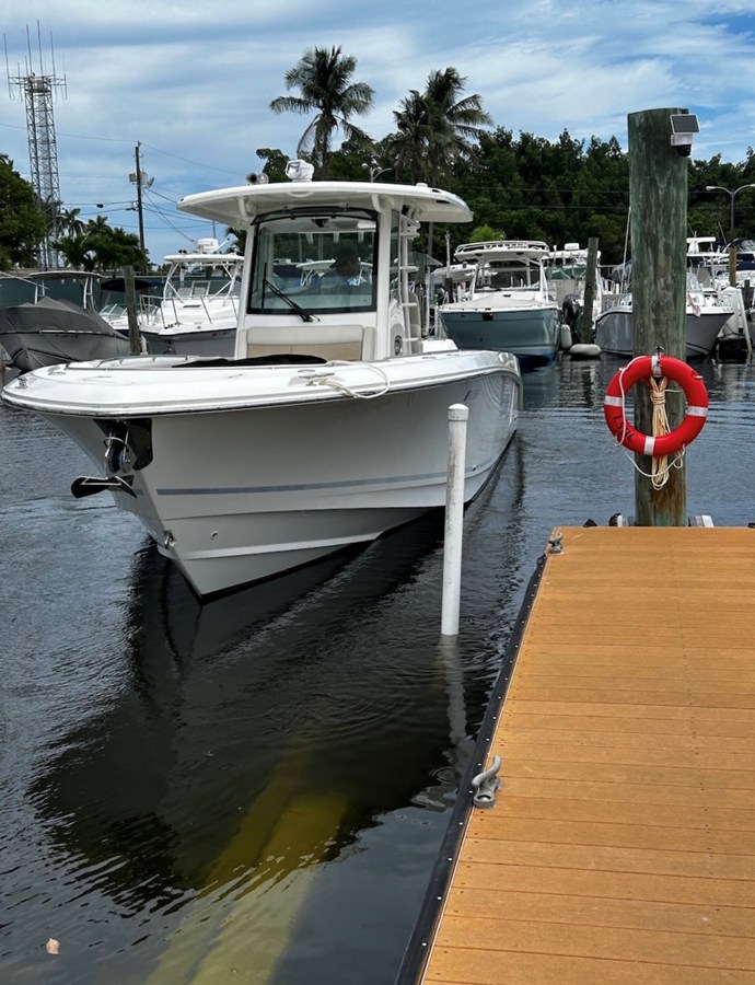 Boston Whaler 330 OUTRAGE — 2018 Boston Whaler 330 Outrage — photo 4
