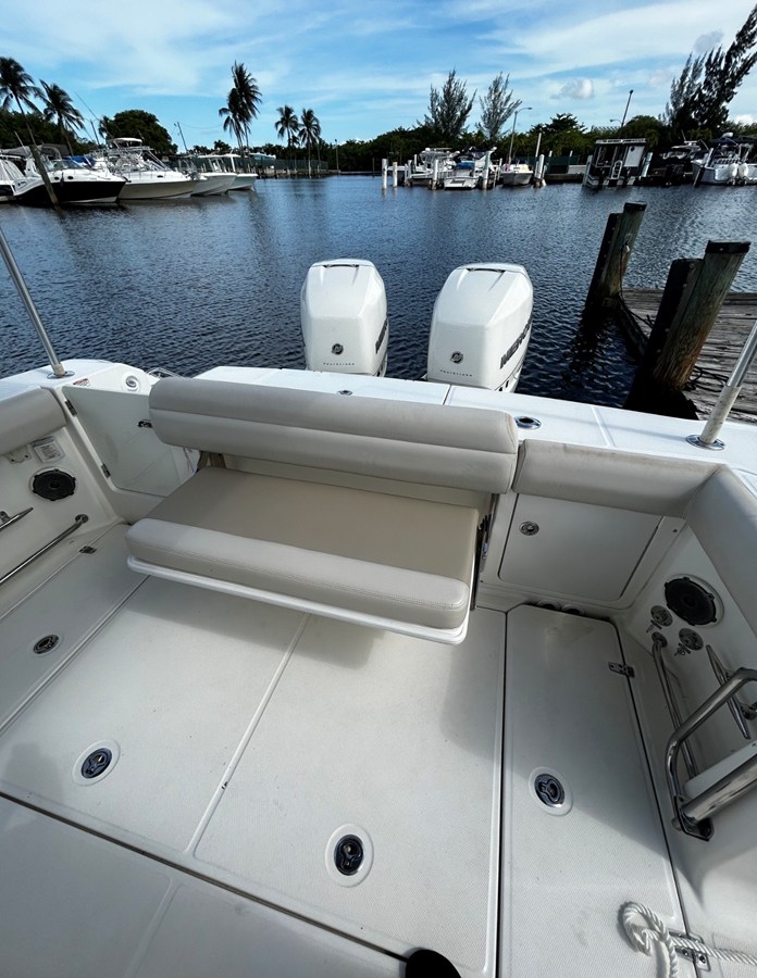 Boston Whaler 330 OUTRAGE — 2018 Boston Whaler 330 Outrage — photo 5