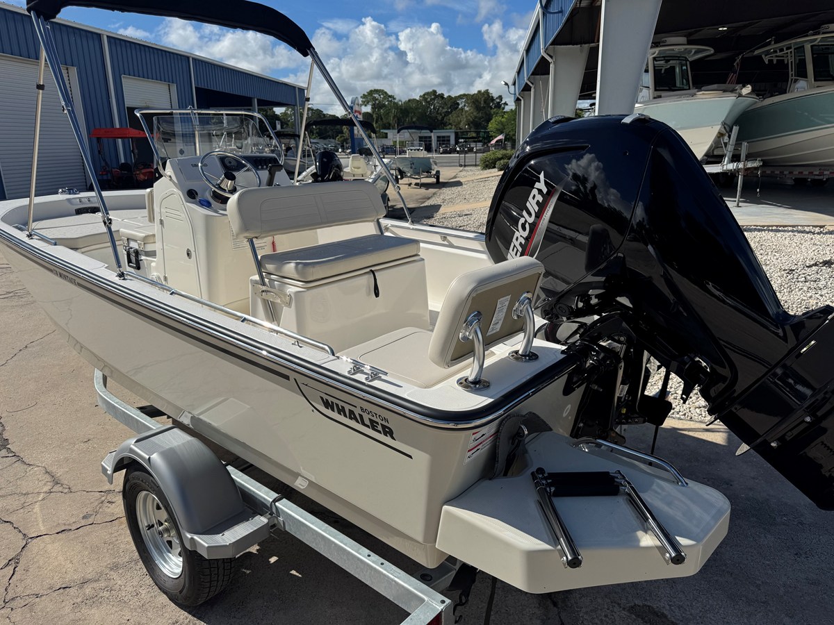 Boston Whaler 170 Montauk — 2027 Boston Whaler 170 Montauk — photo 3