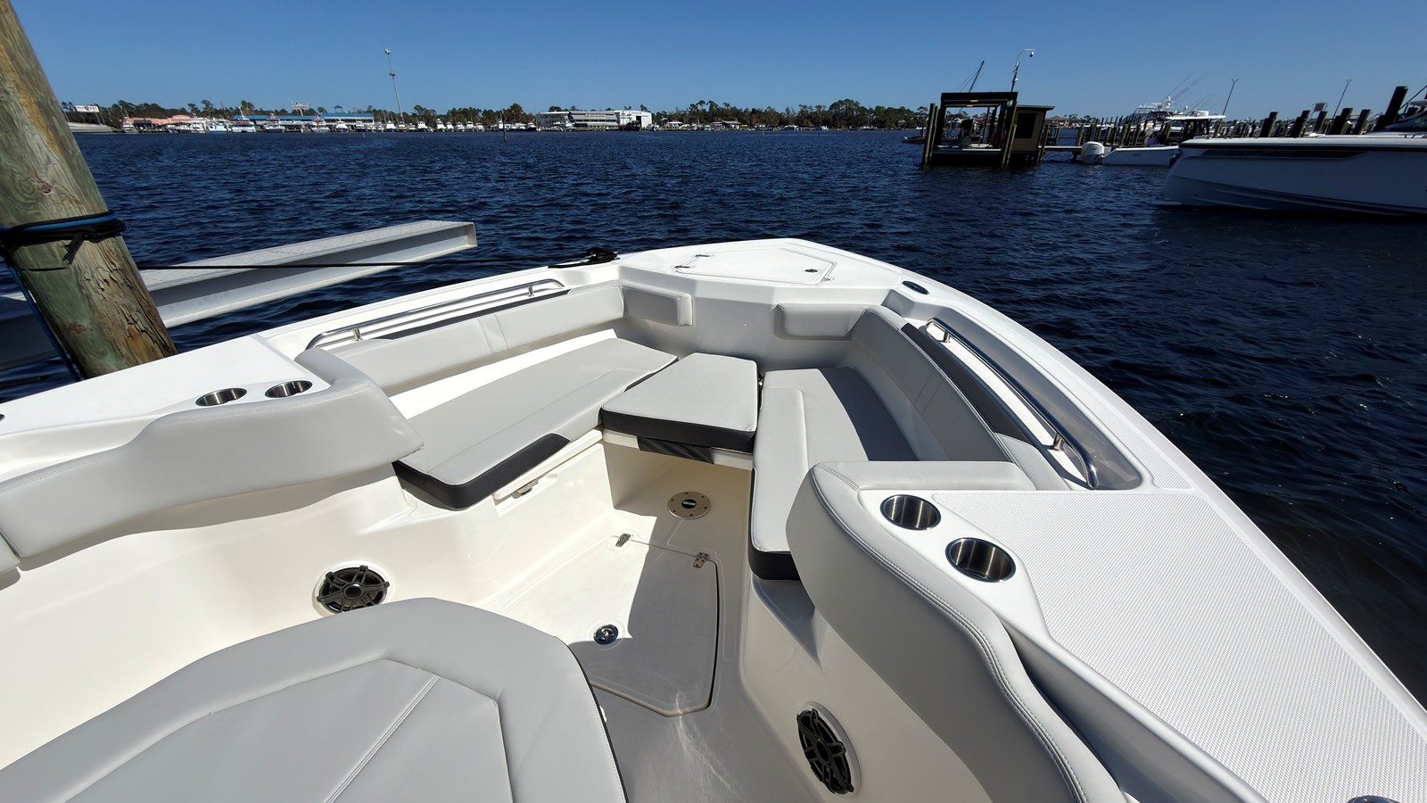 BOSTON WHALER 330 OUTRAGE, photo 11