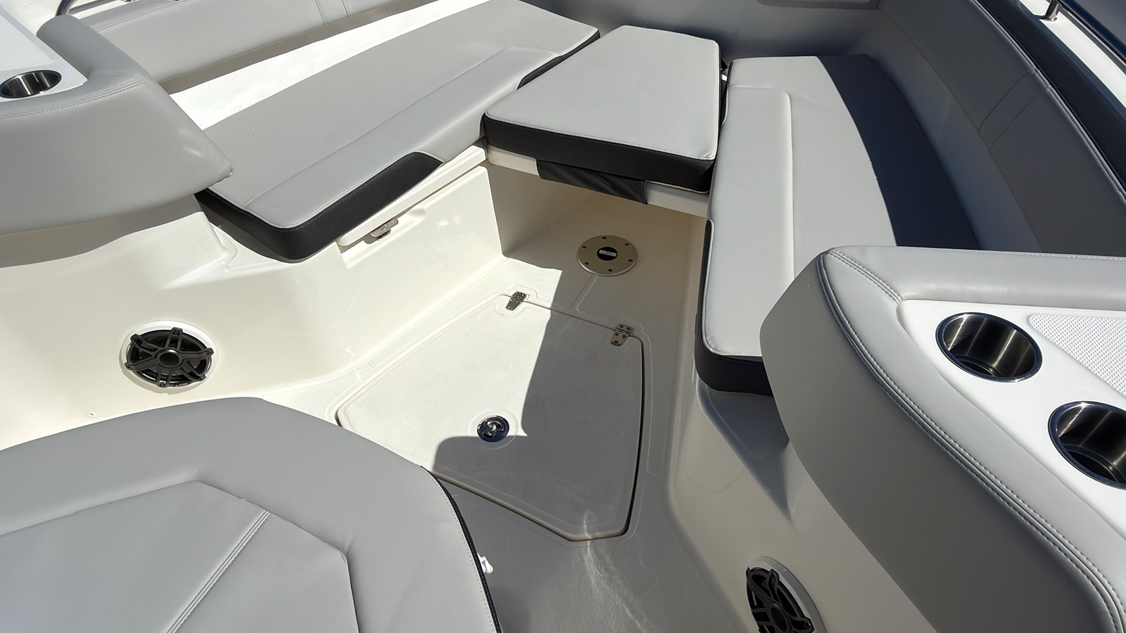BOSTON WHALER 330 OUTRAGE, photo 13