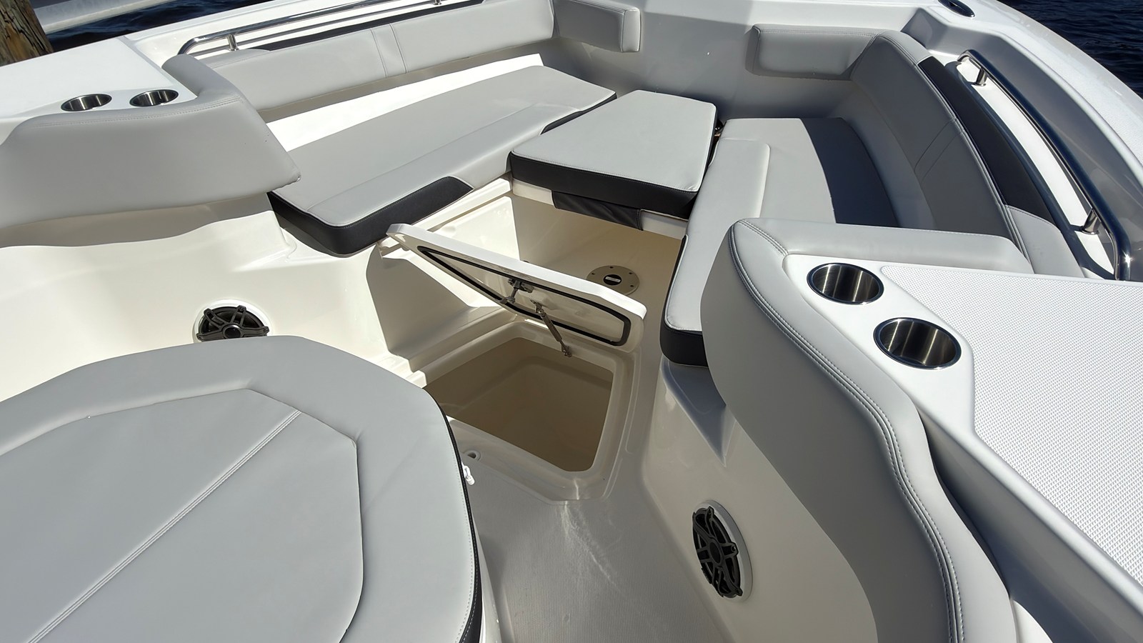 BOSTON WHALER 330 OUTRAGE, photo 14