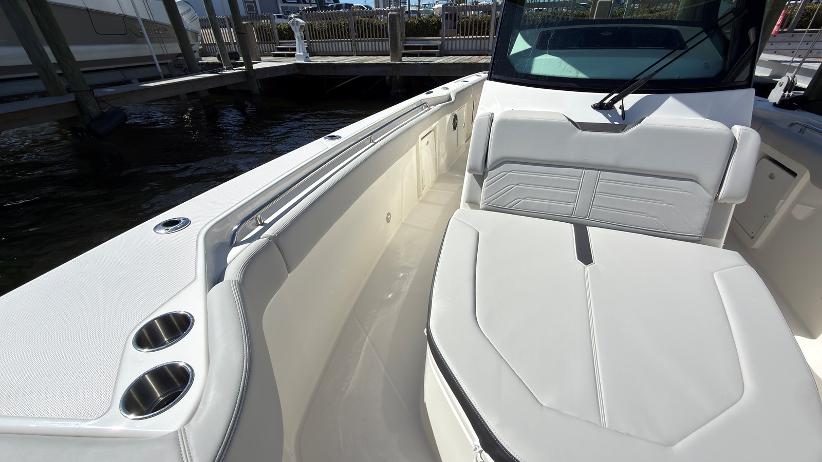 BOSTON WHALER 330 OUTRAGE, photo 18