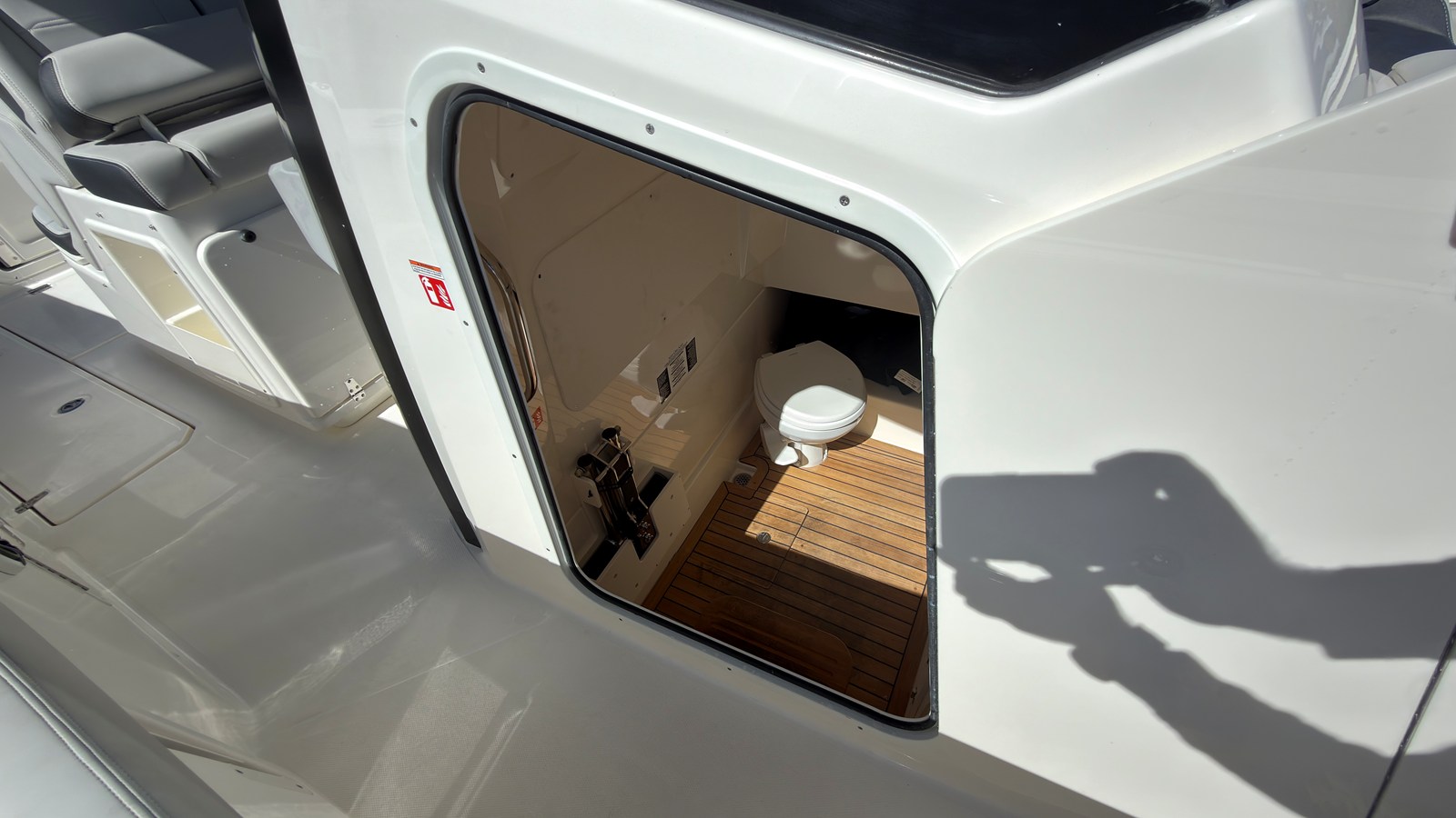BOSTON WHALER 330 OUTRAGE, photo 20