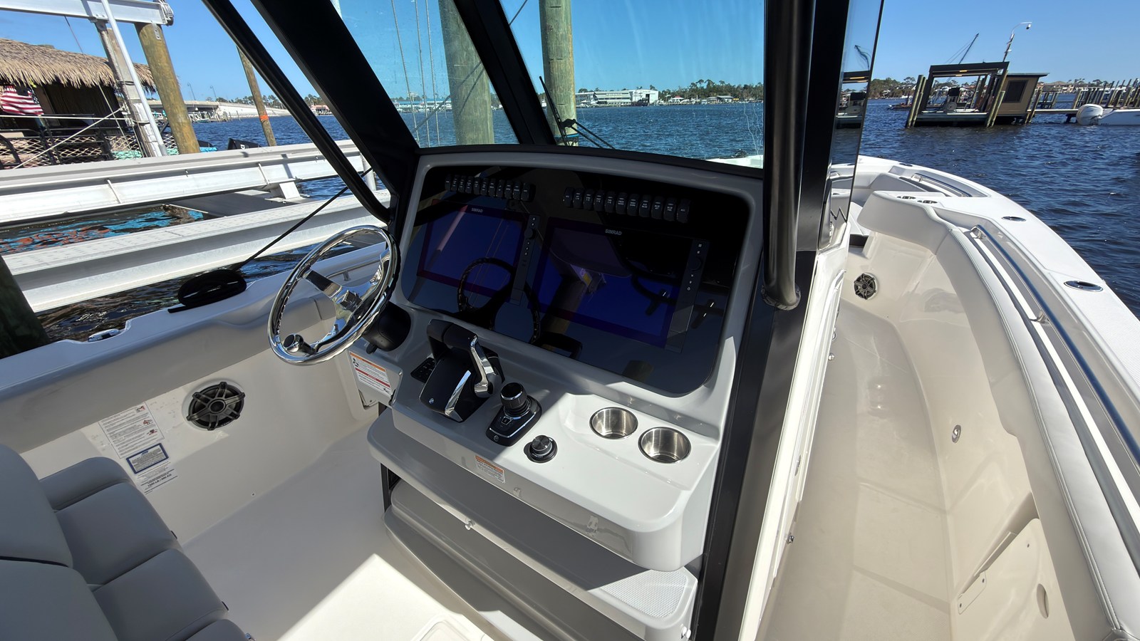 BOSTON WHALER 330 OUTRAGE, photo 23