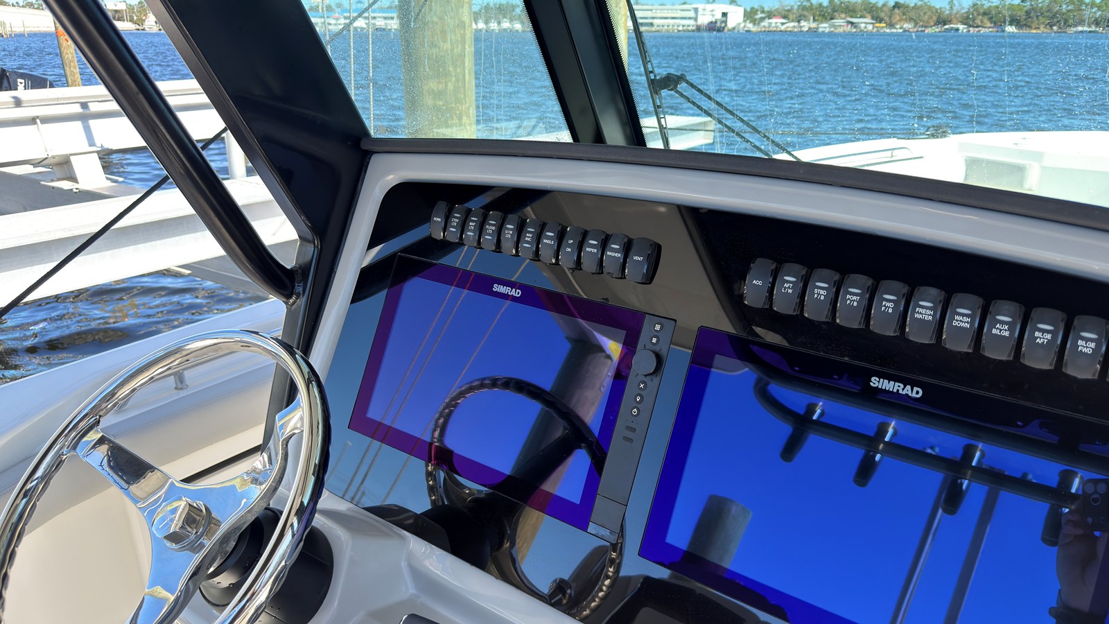BOSTON WHALER 330 OUTRAGE, photo 24