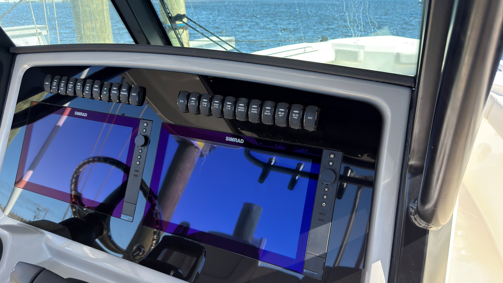 BOSTON WHALER 330 OUTRAGE, photo 25