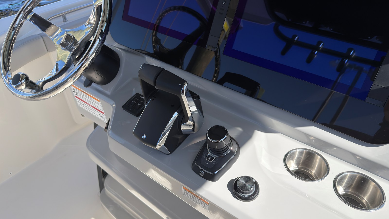 BOSTON WHALER 330 OUTRAGE, photo 26