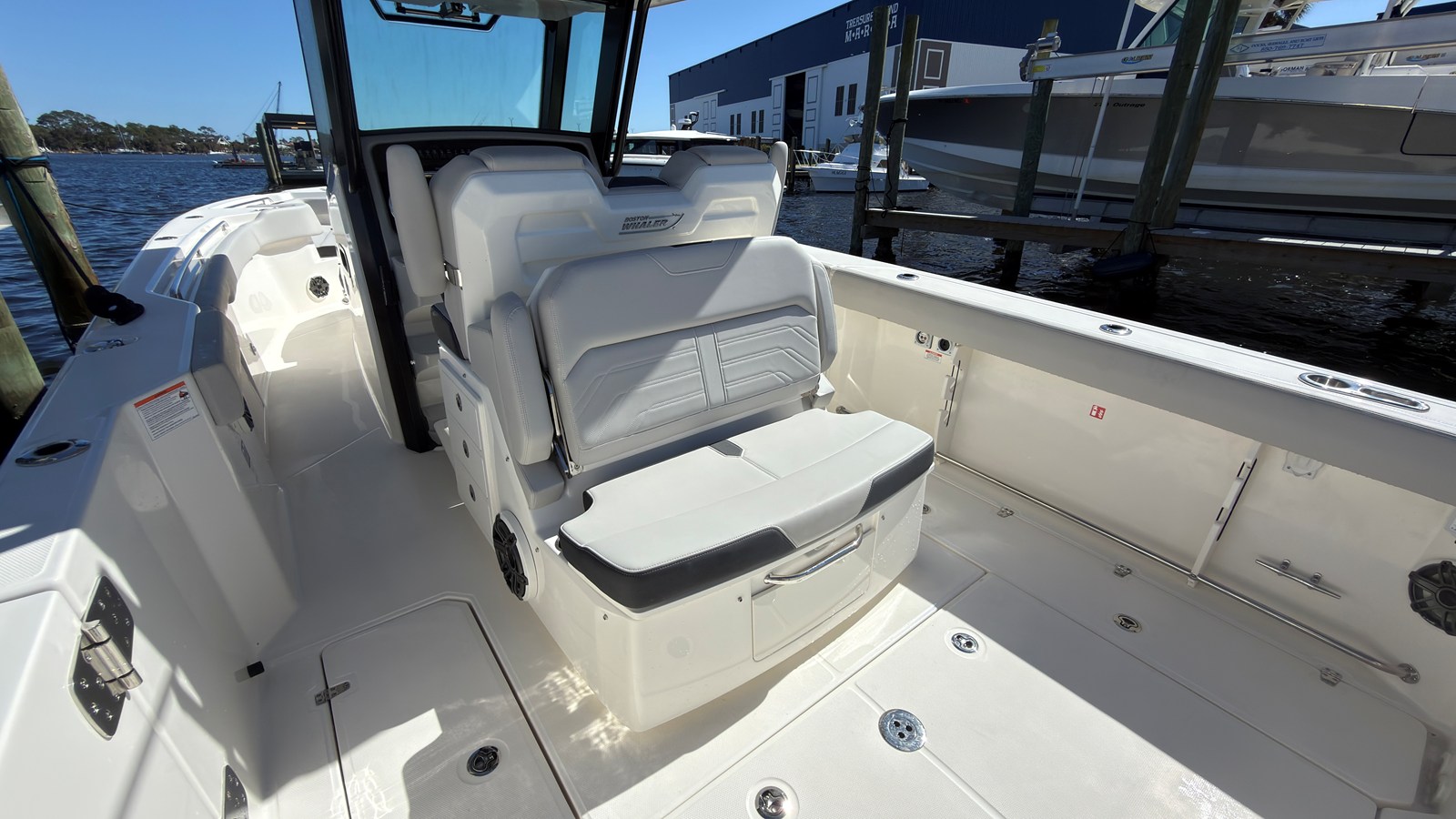 BOSTON WHALER 330 OUTRAGE, photo 30