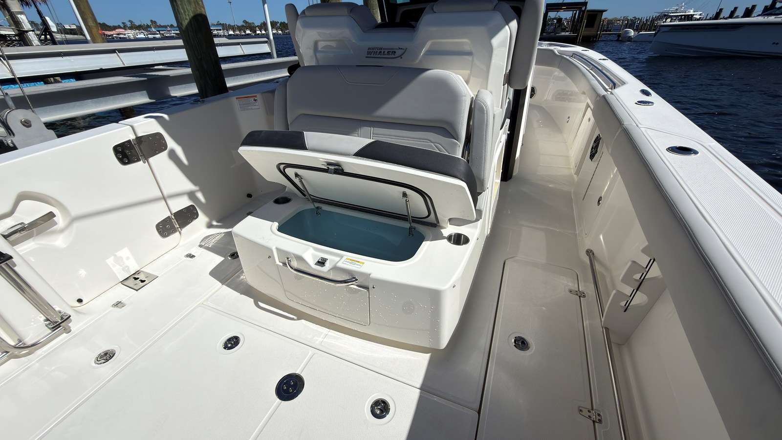 BOSTON WHALER 330 OUTRAGE, photo 32