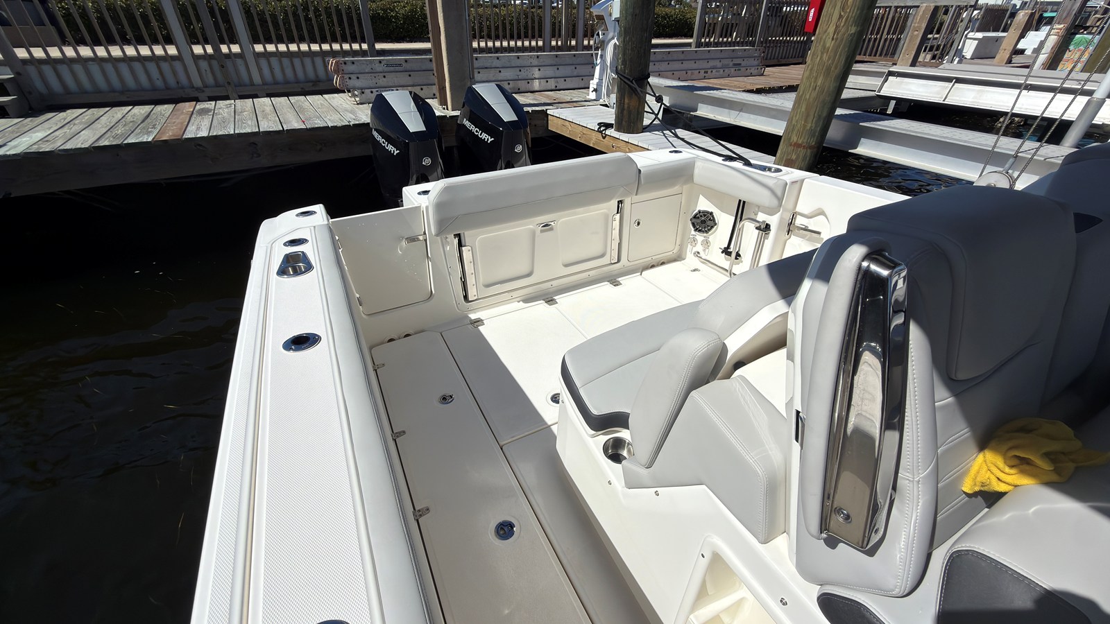 BOSTON WHALER 330 OUTRAGE, photo 33