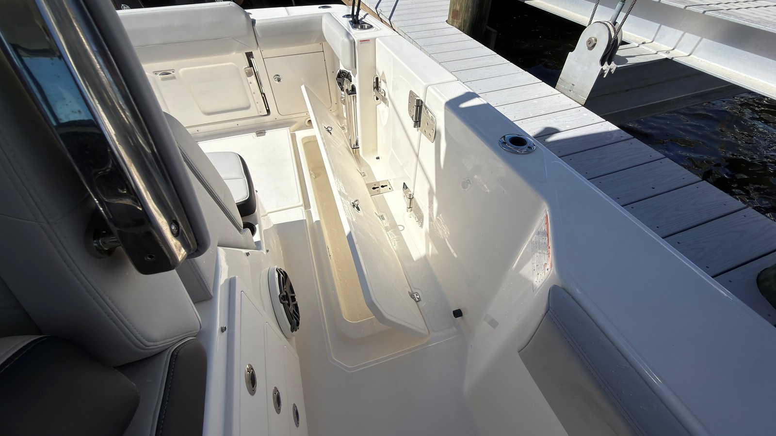 BOSTON WHALER 330 OUTRAGE, photo 36