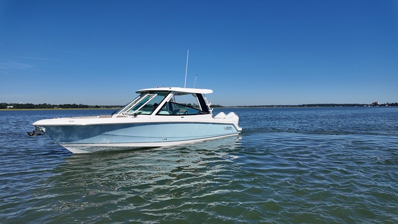 BOSTON WHALER 330 VANTAGE — 2027 Boston Whaler 330 Vantage