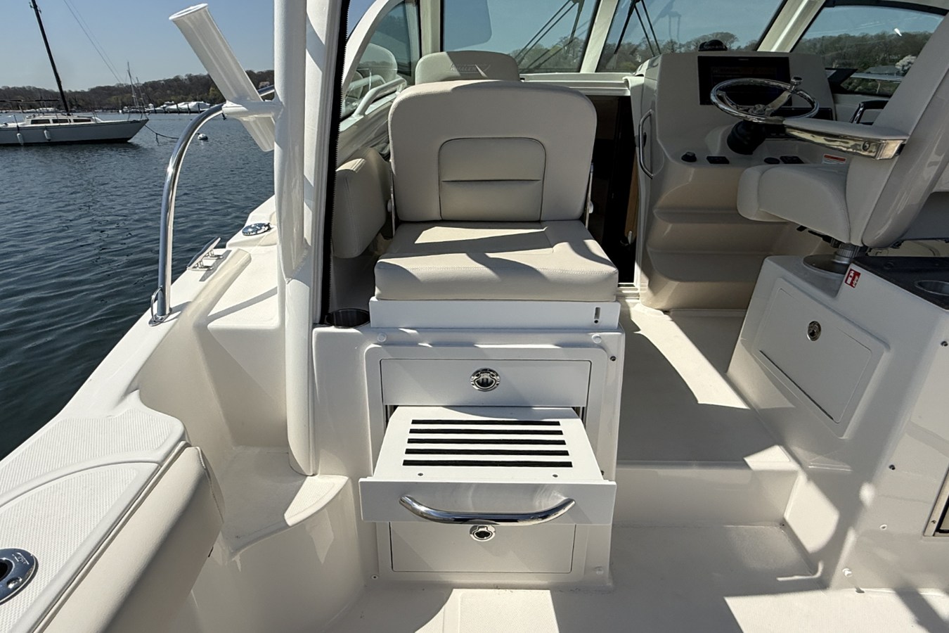 BOSTON WHALER 285 CONQUEST, photo 17