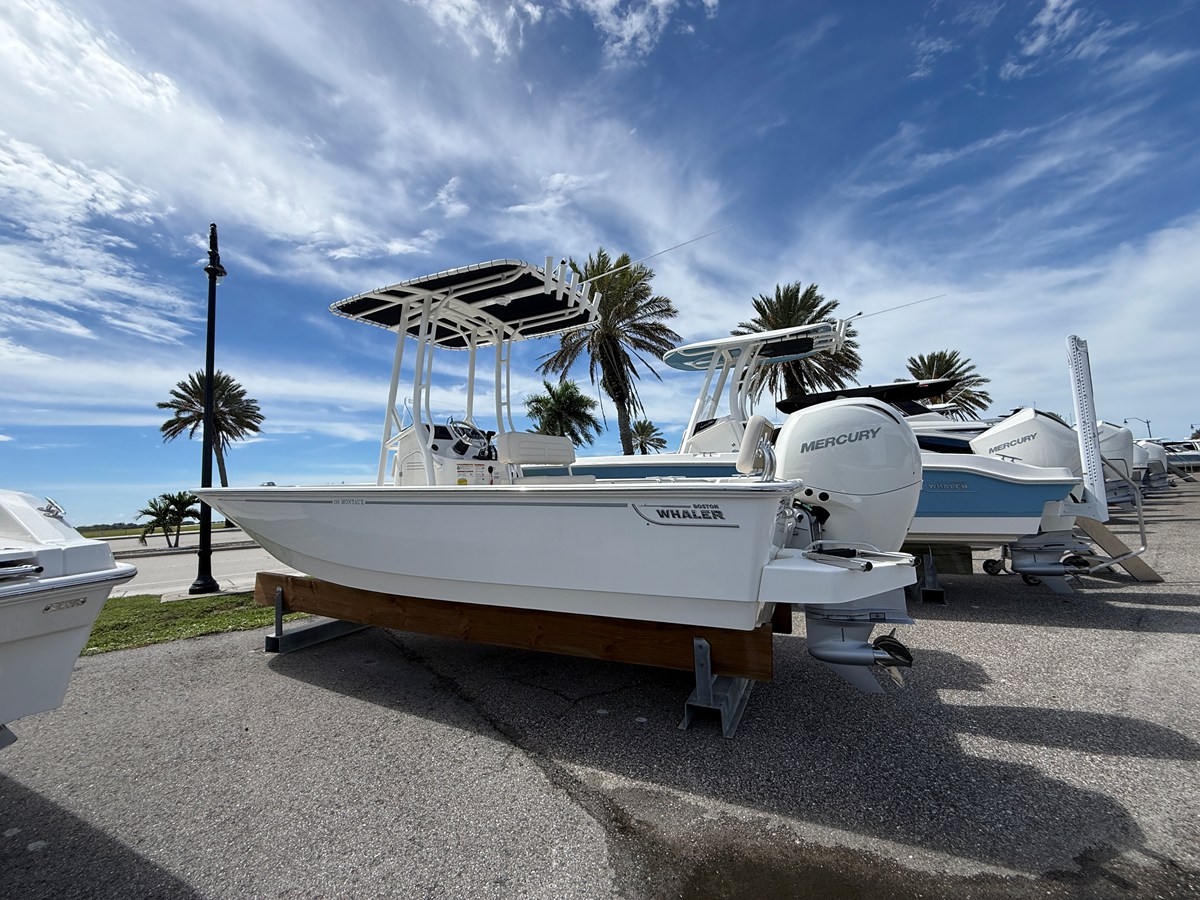 Boston Whaler 190 Montauk — 2027 Boston Whaler 190 Montauk — photo 3