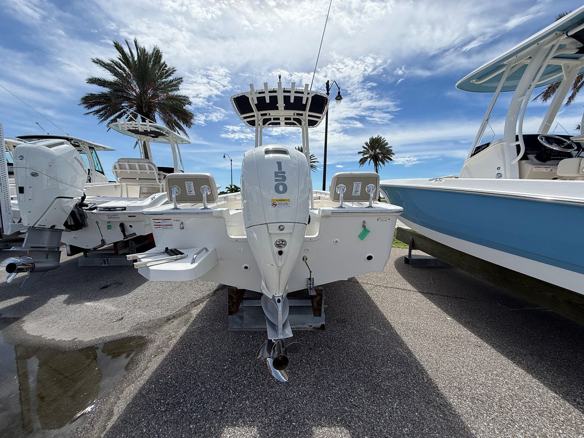 Boston Whaler 190 Montauk — 2027 Boston Whaler 190 Montauk — photo 4