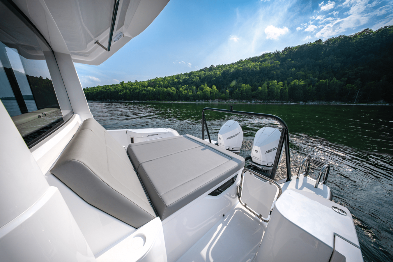 CRUISERS YACHTS 38 VTR, photo 7