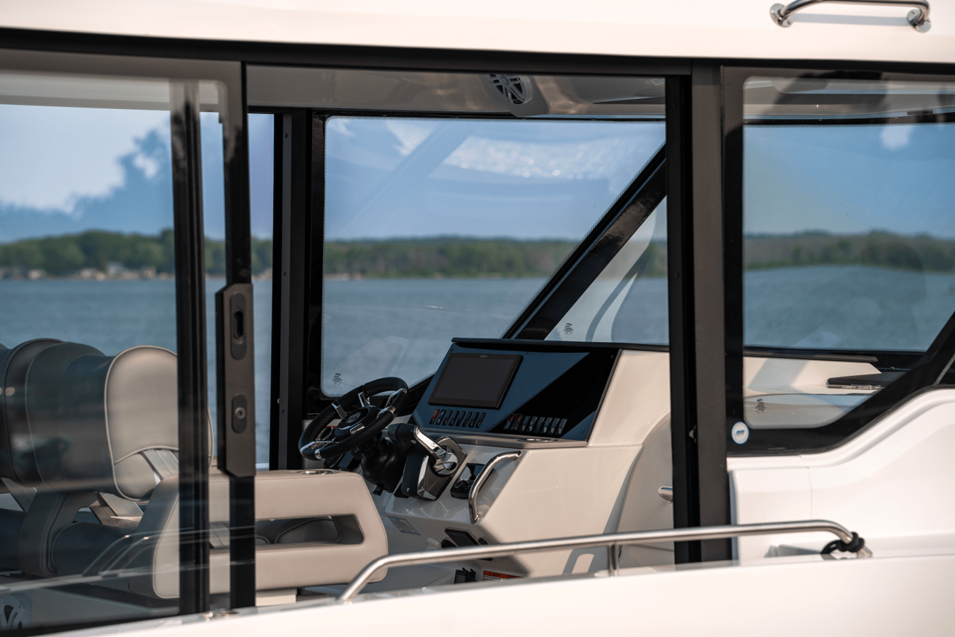 CRUISERS YACHTS 38 VTR, photo 9
