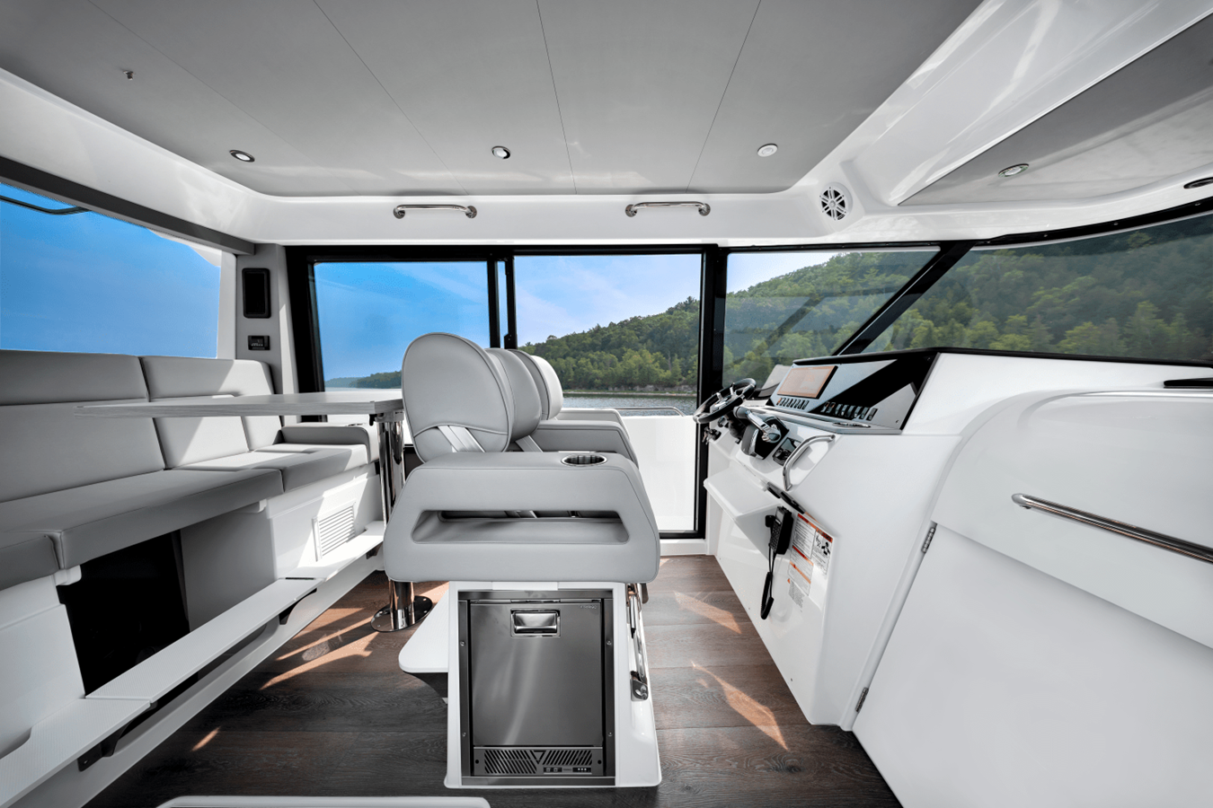 CRUISERS YACHTS 38 VTR, photo 11