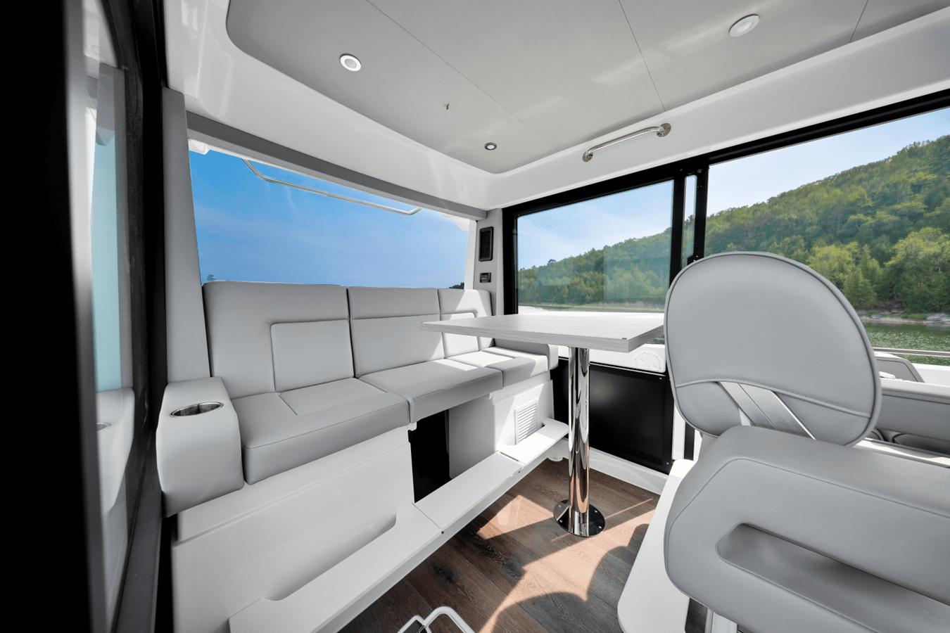 CRUISERS YACHTS 38 VTR, photo 17