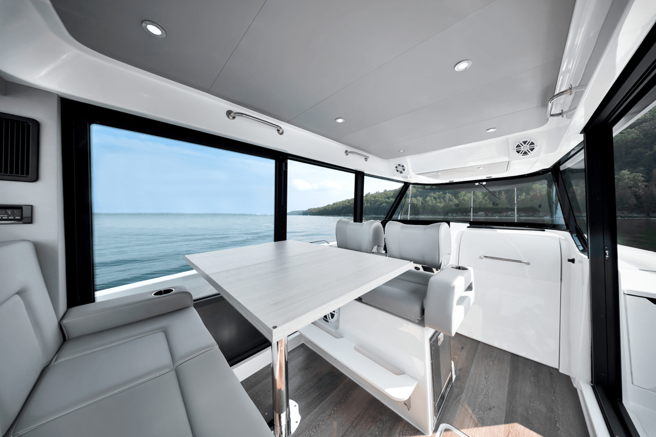 CRUISERS YACHTS 38 VTR, photo 18