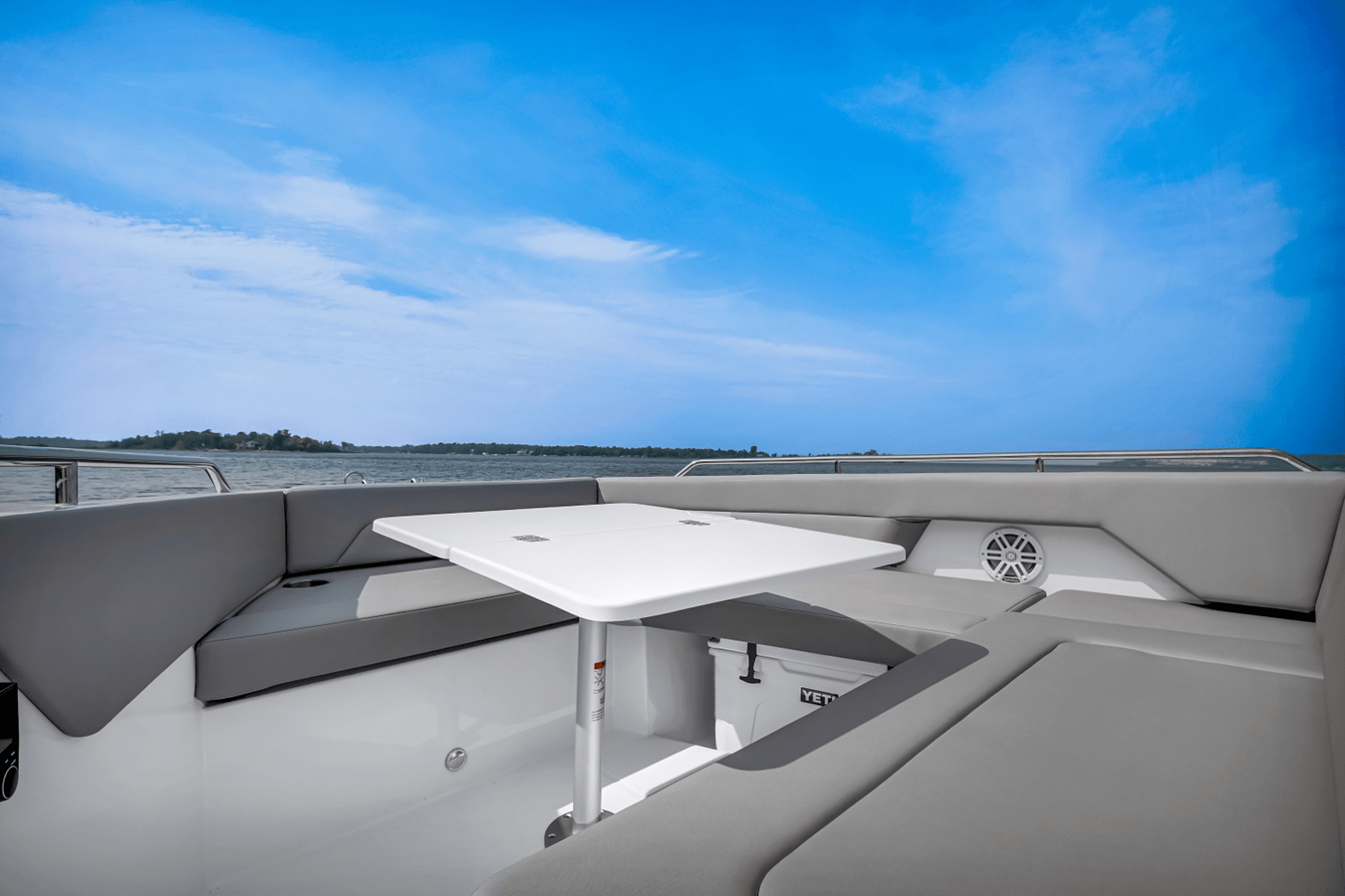 CRUISERS YACHTS 38 VTR, photo 22