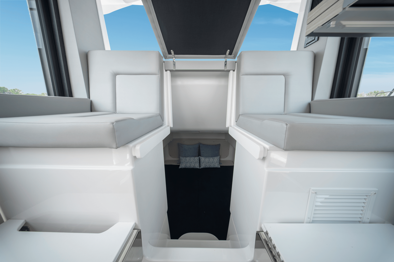 CRUISERS YACHTS 38 VTR, photo 27