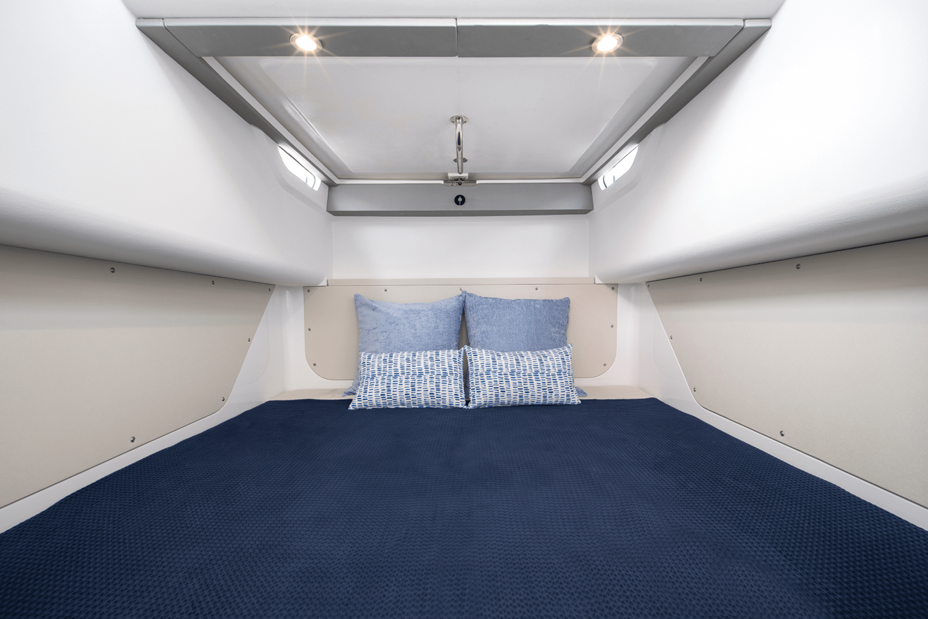 CRUISERS YACHTS 38 VTR, photo 34