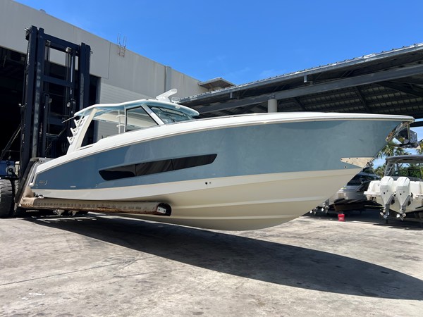 BOSTON WHALER 420 OUTRAGE