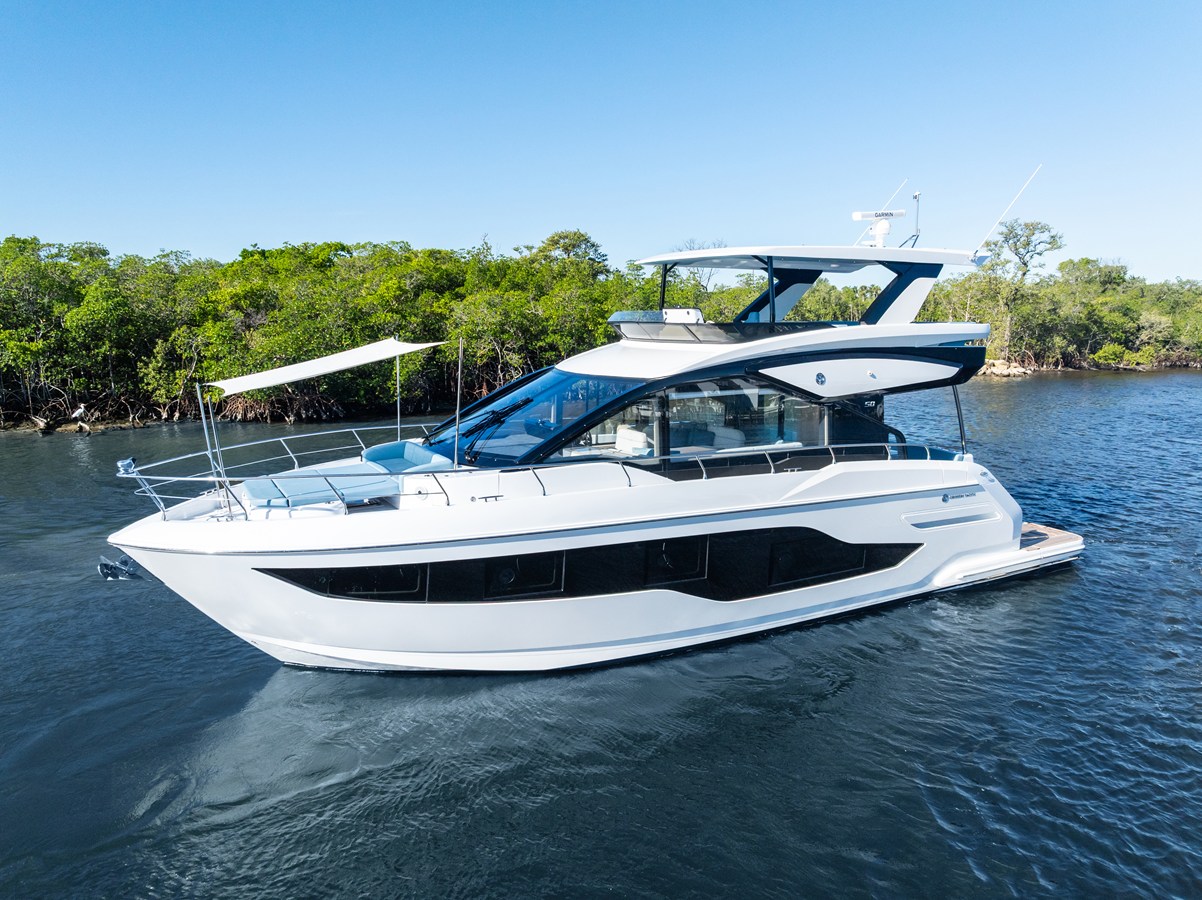 Cruisers Yachts 50 FLY — 2027 Cruisers Yachts 50 FLY — fotoğraf 2