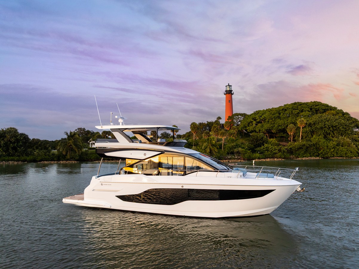 Cruisers Yachts 50 FLY — 2027 Cruisers Yachts 50 FLY — fotoğraf 4