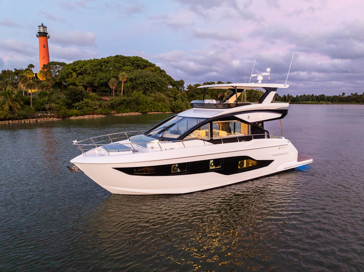 Cruisers Yachts 50 FLY — 2027 Cruisers Yachts 50 FLY — fotoğraf 5