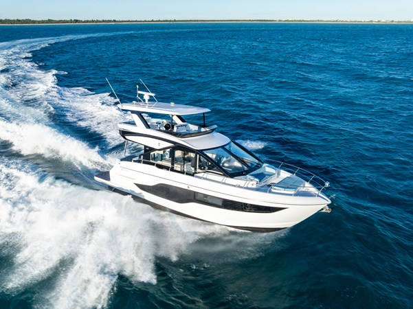 CRUISERS YACHTS 50 FLY