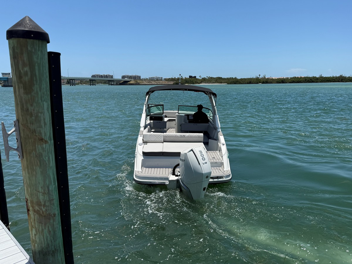 Sea Ray SDX 270 Outboard — 2026 Sea Ray SDX 270 Outboard — photo 3