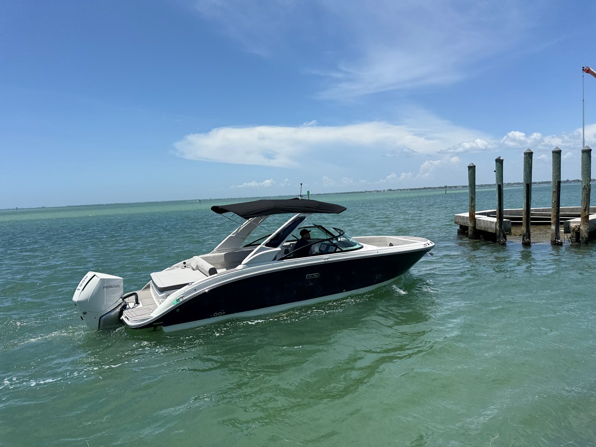 Sea Ray SDX 270 Outboard — 2026 Sea Ray SDX 270 Outboard — photo 4