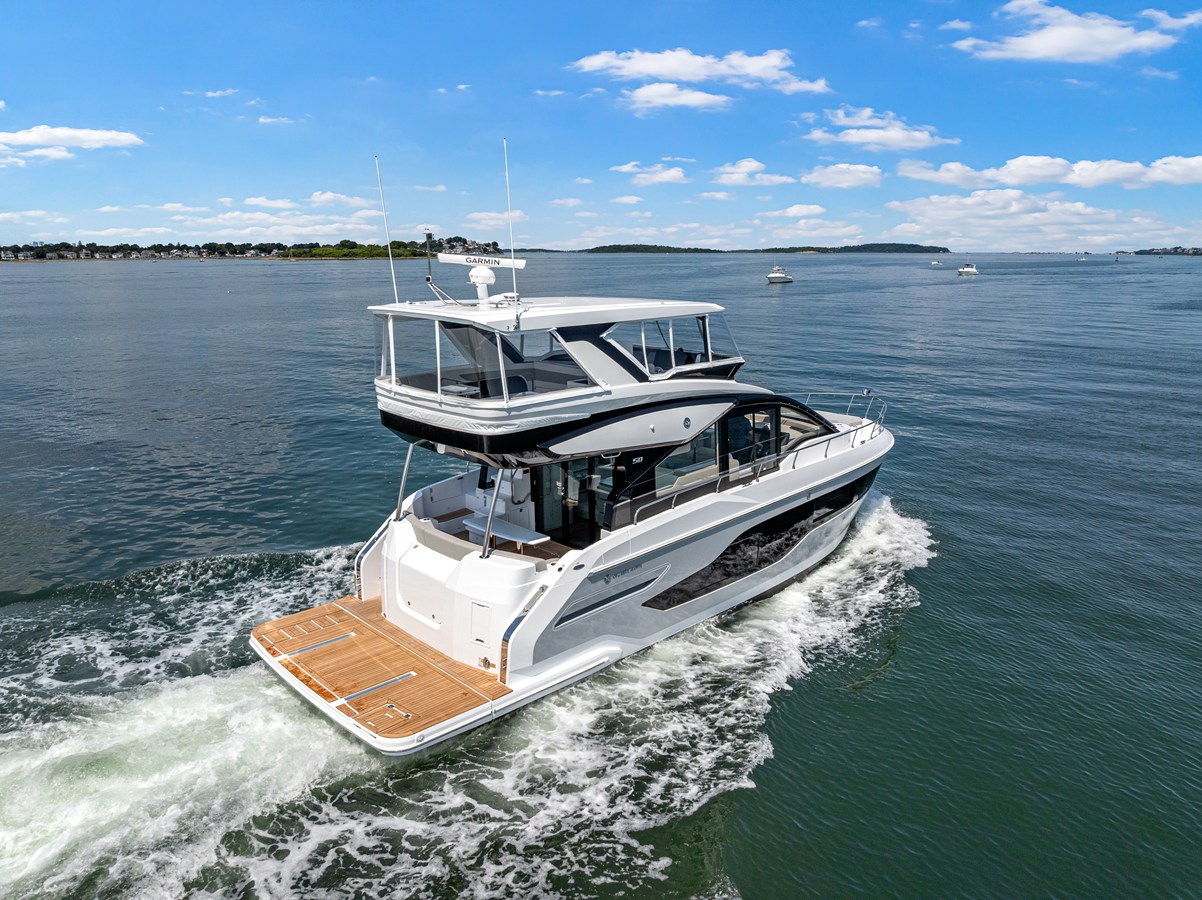 CRUISERS YACHTS 50 FLY, photo 3