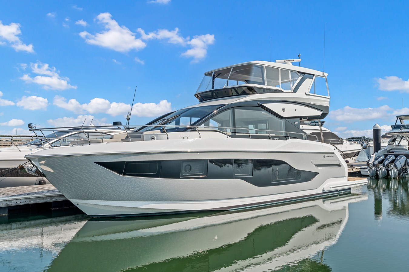 CRUISERS YACHTS 50 FLY, photo 4