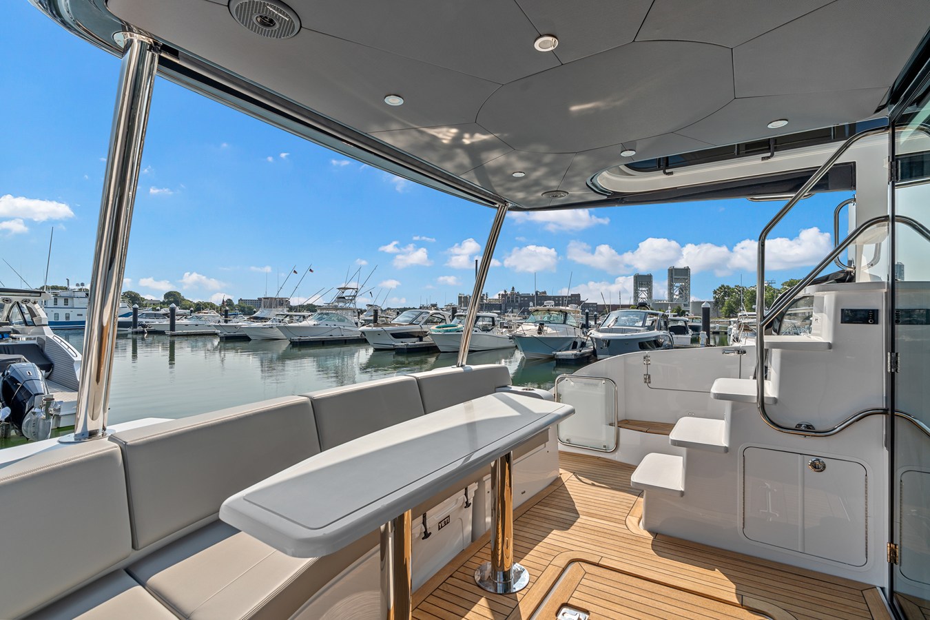 CRUISERS YACHTS 50 FLY, photo 10