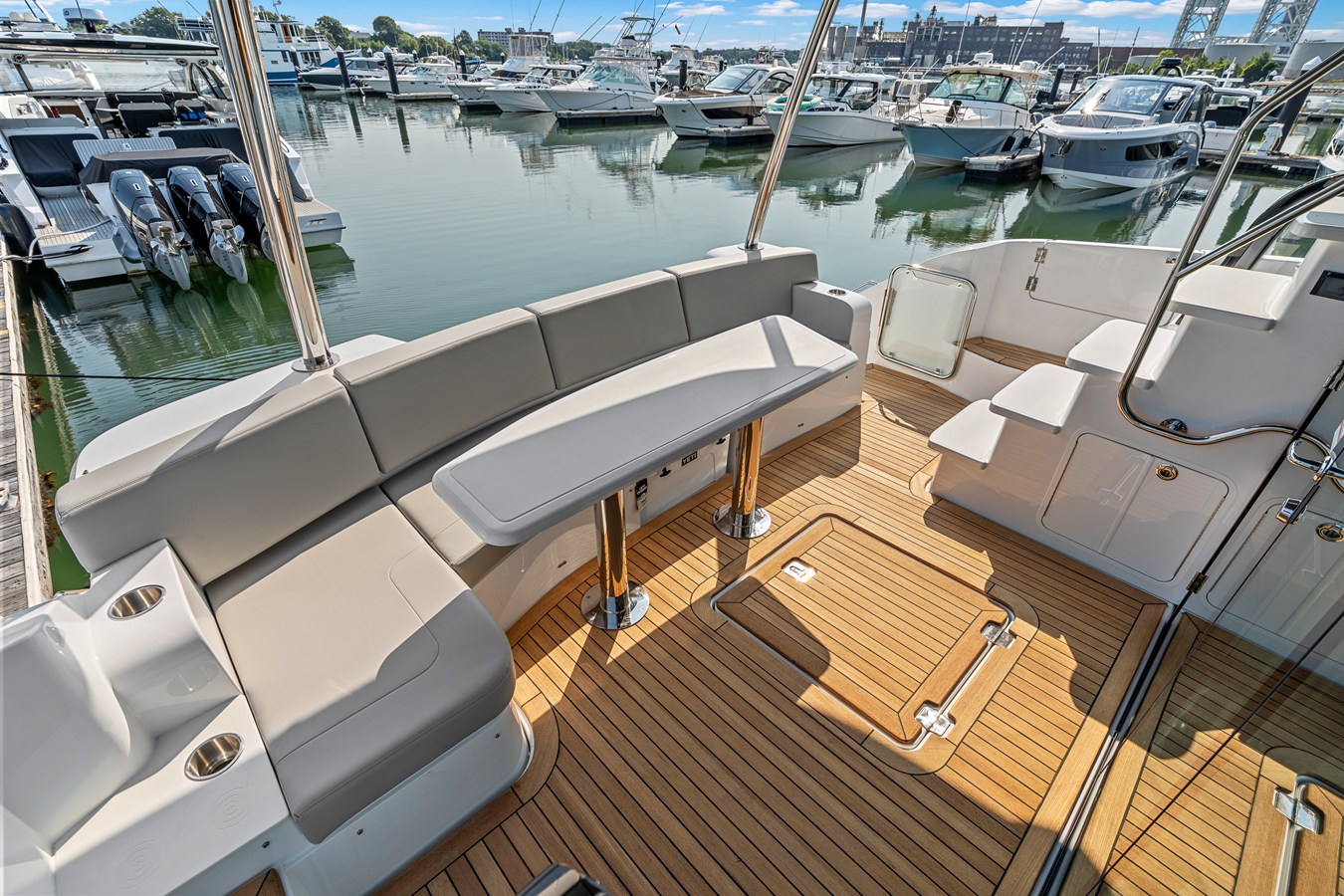 CRUISERS YACHTS 50 FLY, photo 11