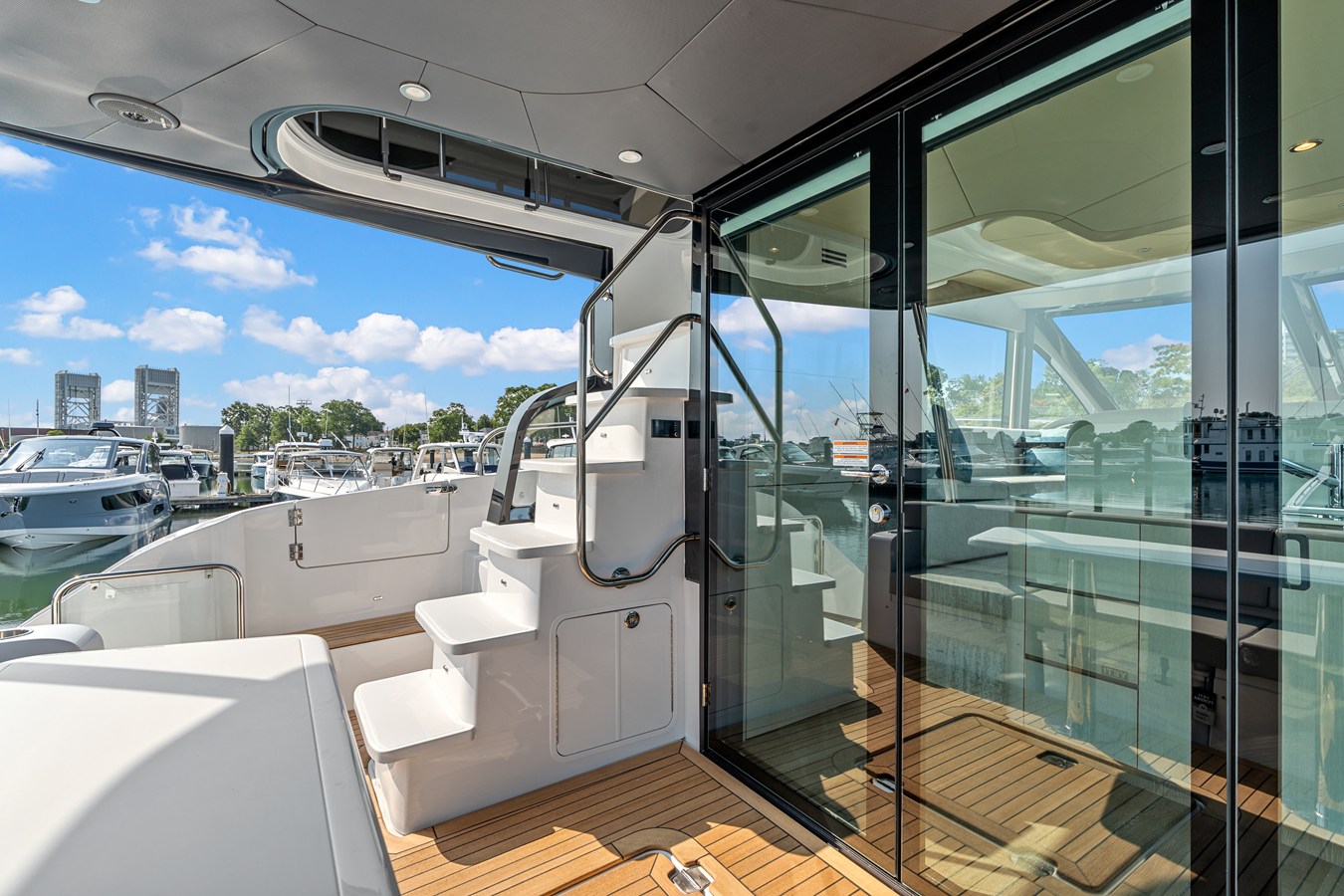 CRUISERS YACHTS 50 FLY, photo 12