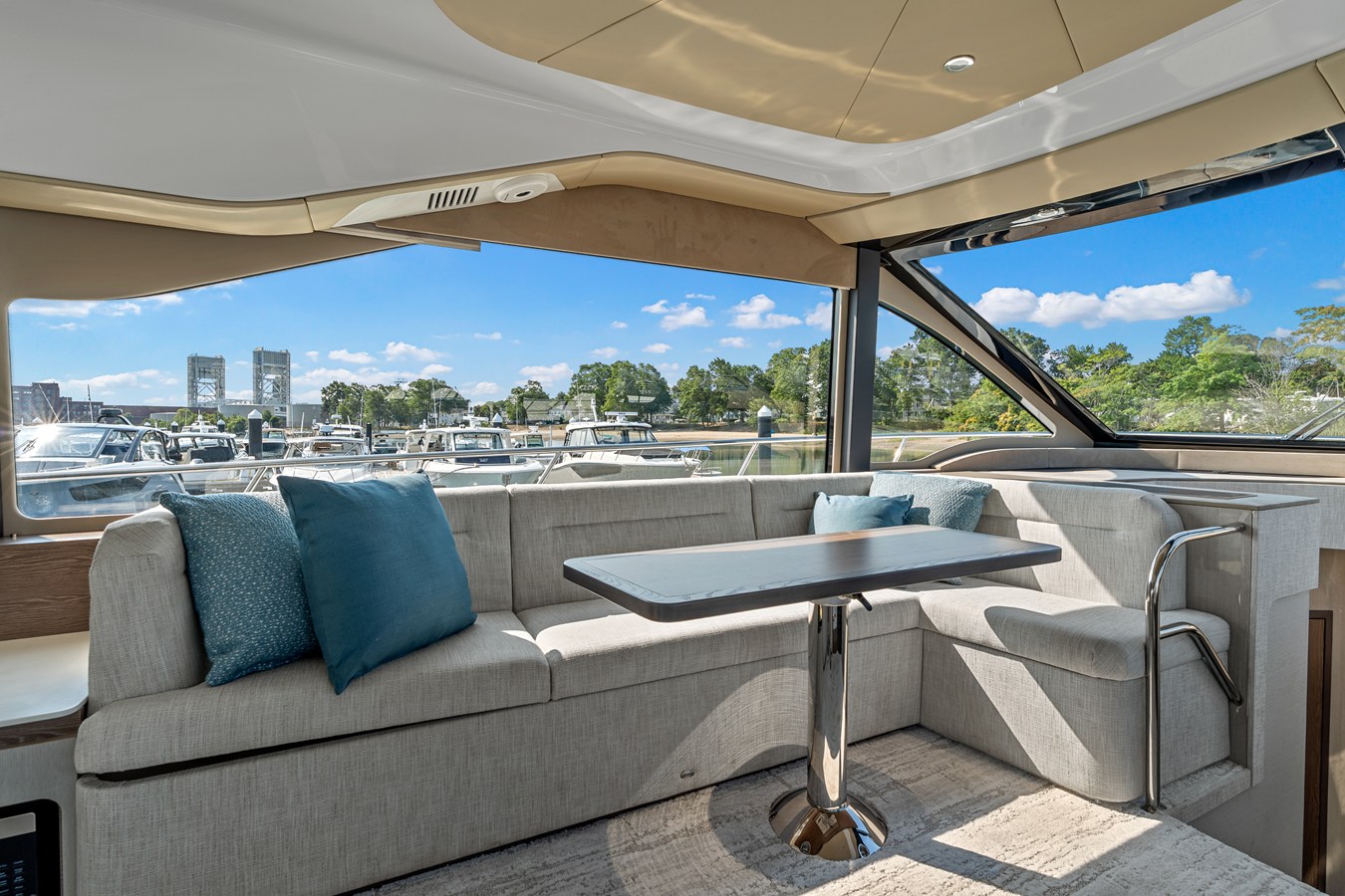CRUISERS YACHTS 50 FLY, photo 17