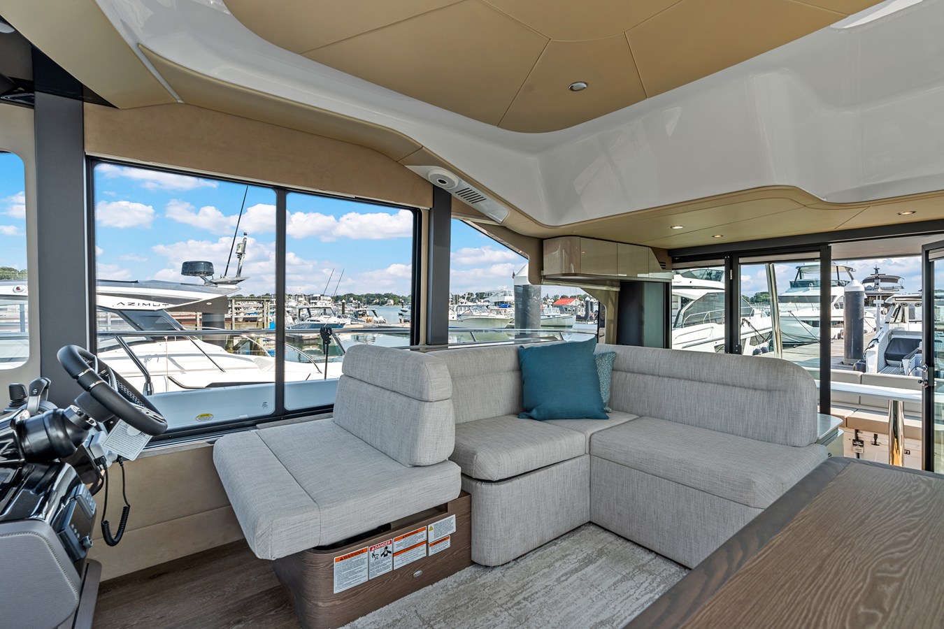 CRUISERS YACHTS 50 FLY, photo 21