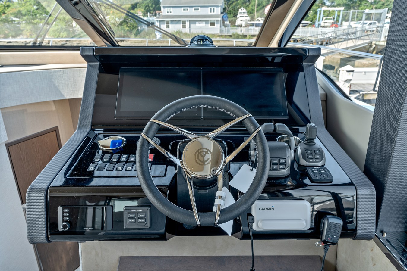 CRUISERS YACHTS 50 FLY, photo 23