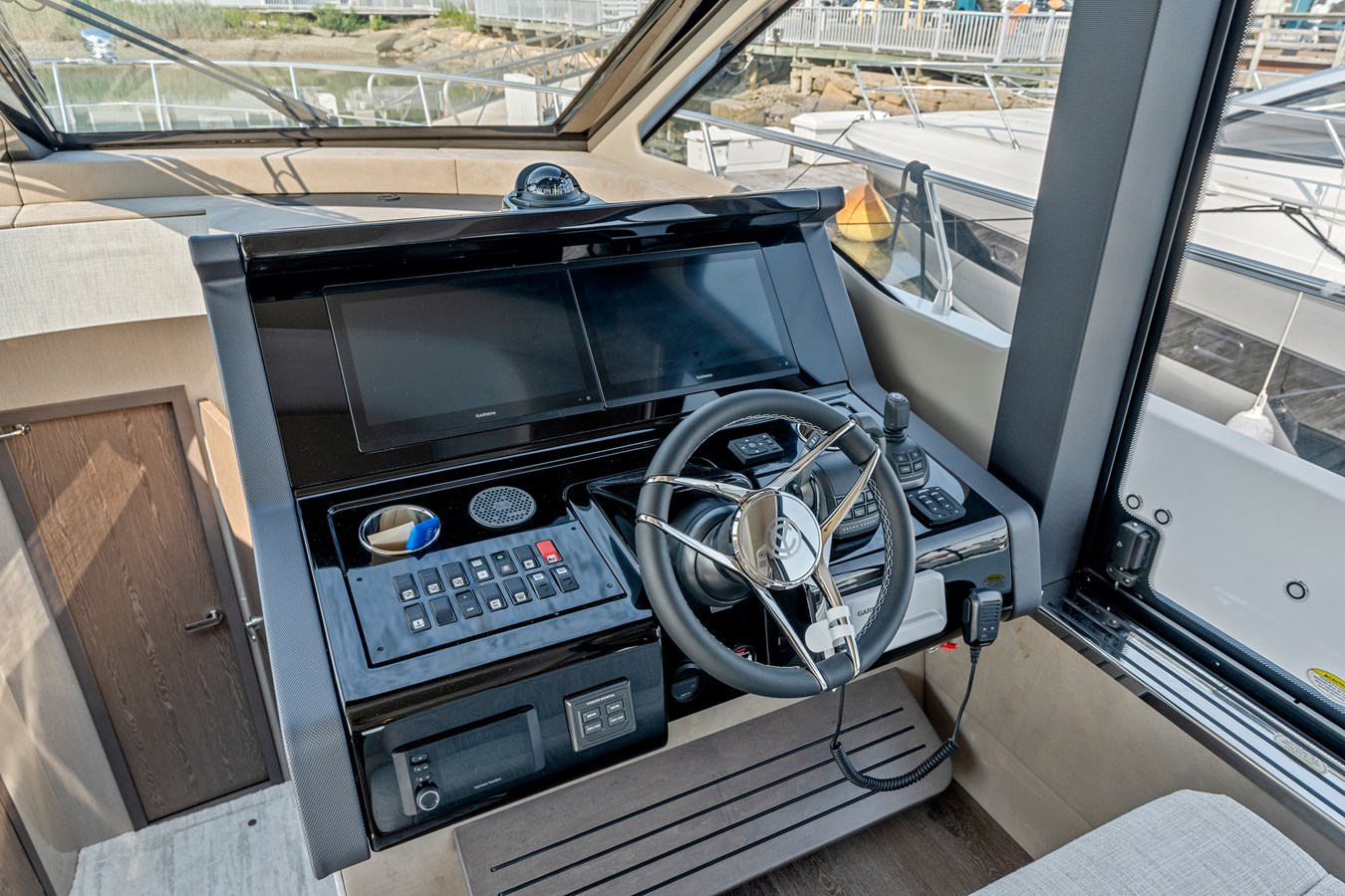 CRUISERS YACHTS 50 FLY, photo 24