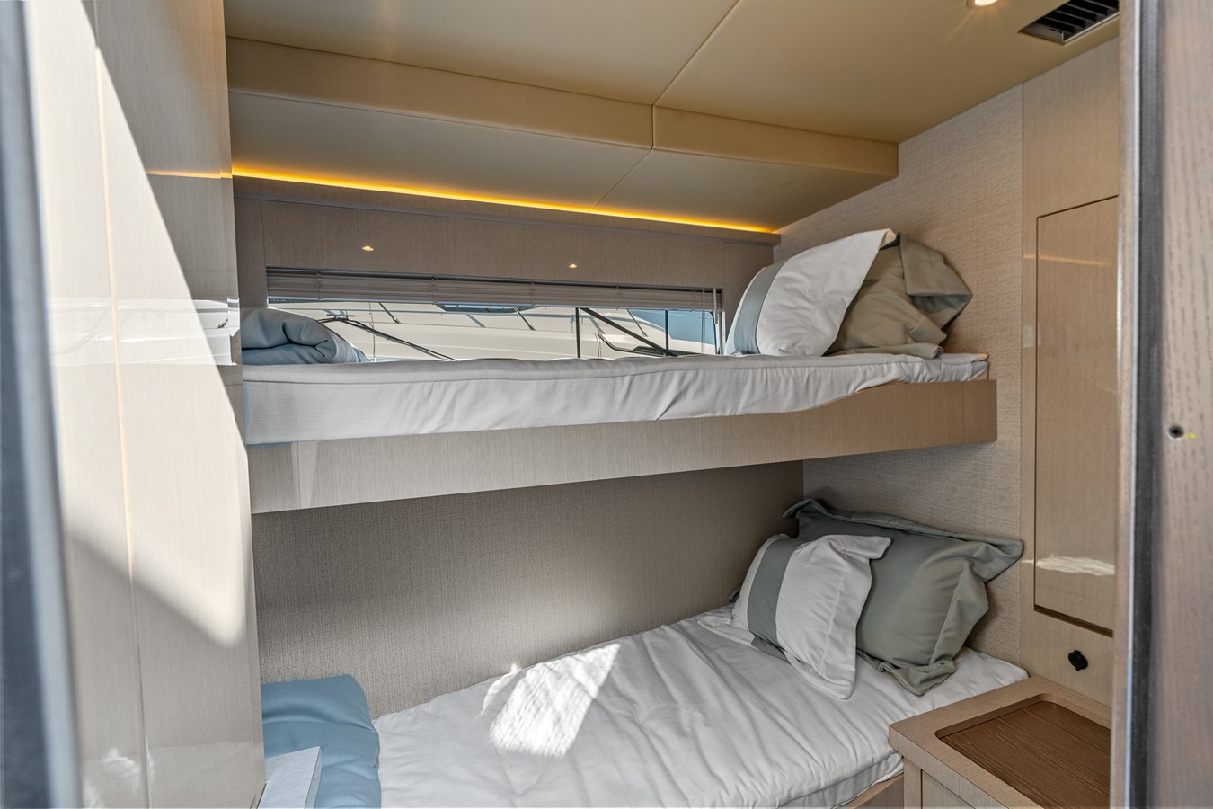 CRUISERS YACHTS 50 FLY, photo 28