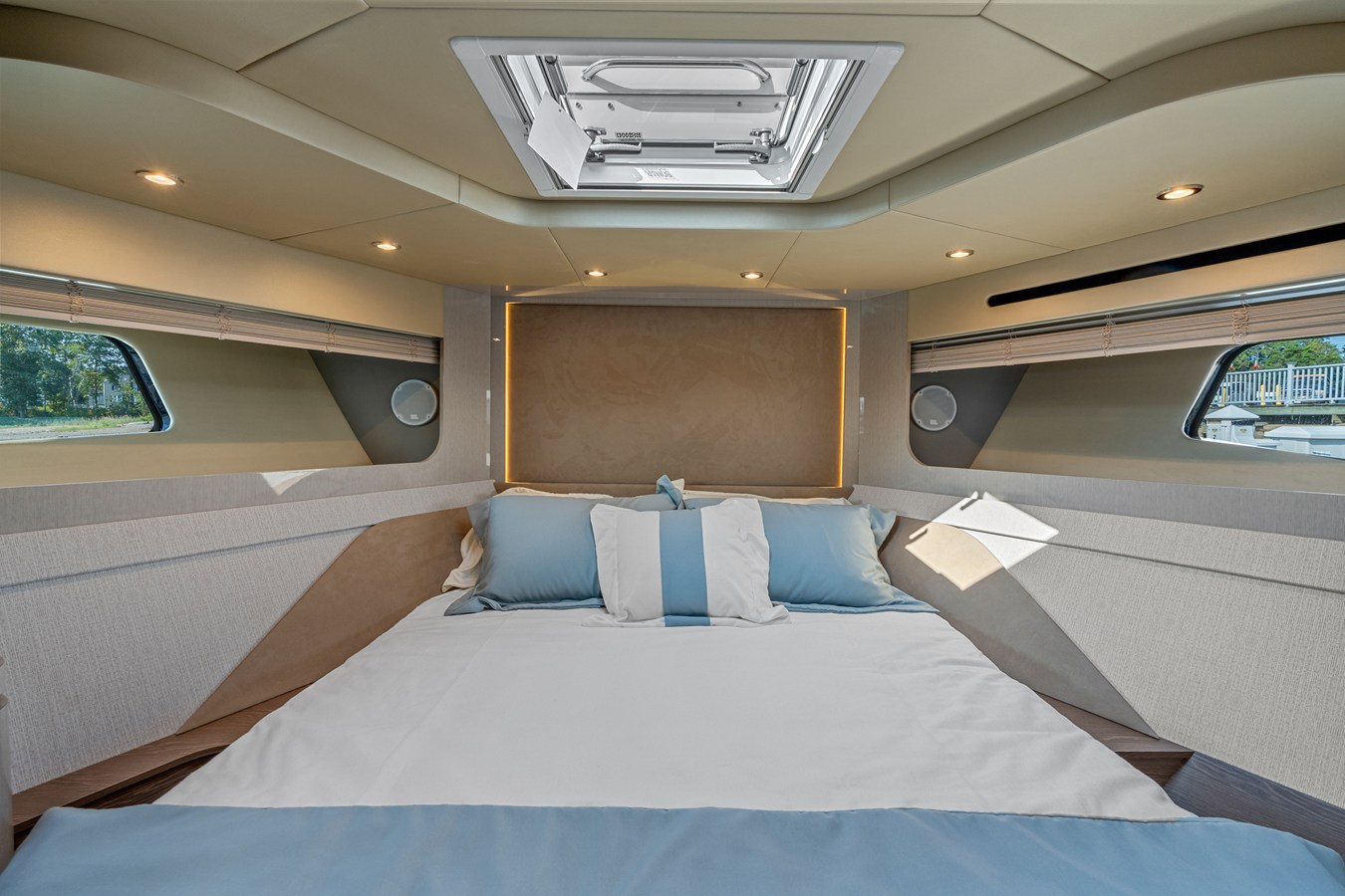CRUISERS YACHTS 50 FLY, photo 30