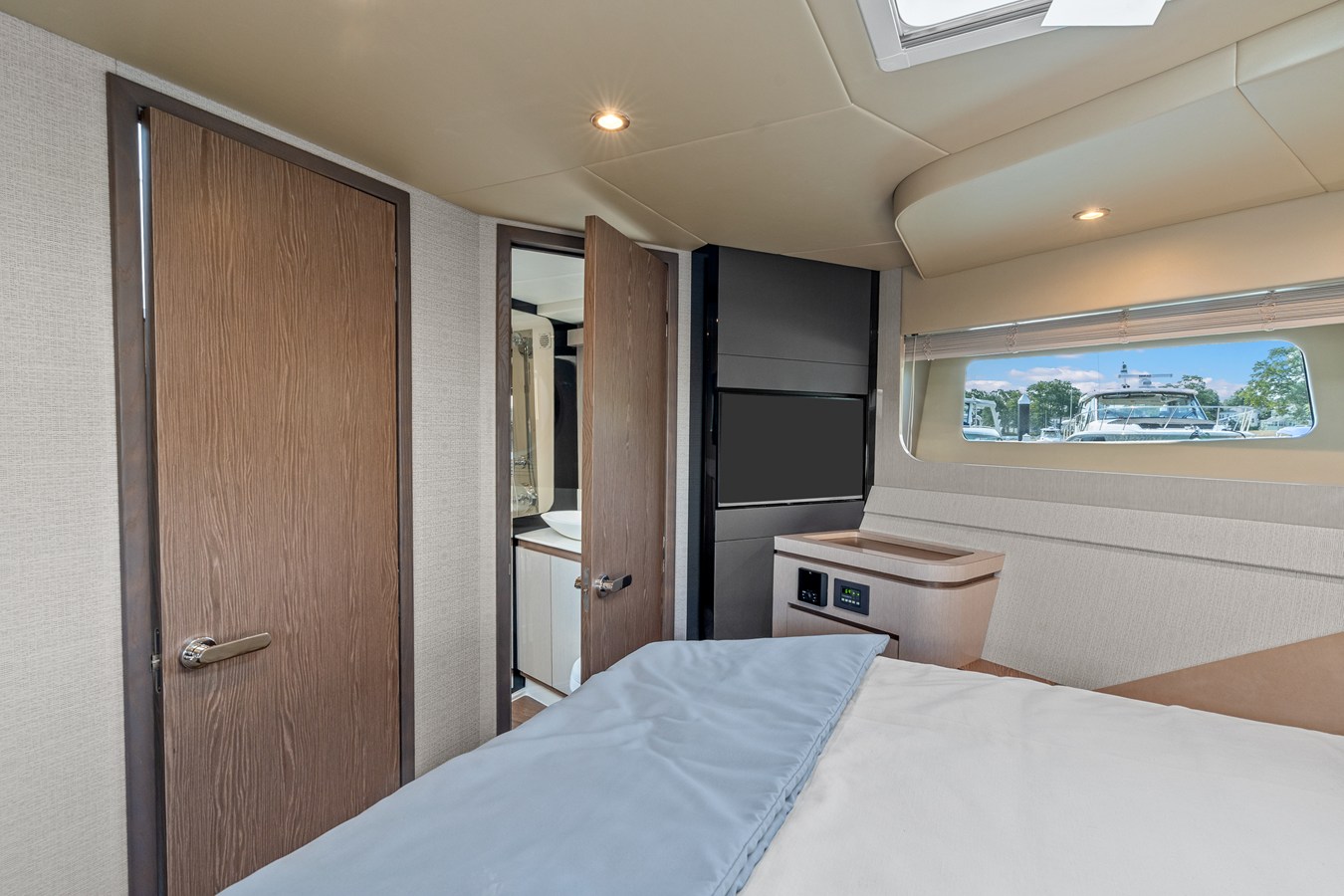CRUISERS YACHTS 50 FLY, photo 32